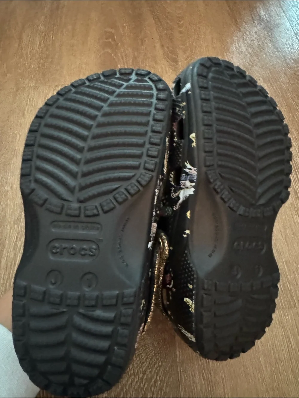 CROCS Black Glitter-Trim Character Print Clogs